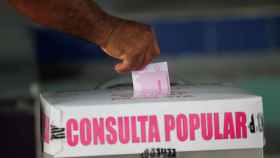 Una urna de la consulta popular celebrada en México este domingo 1 de agosto.