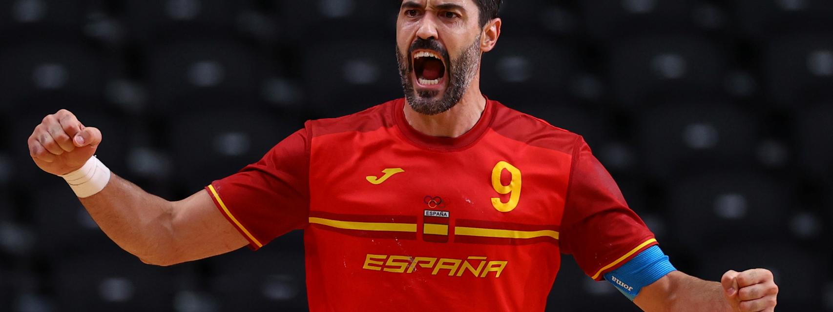 Raúl Entrerríos celebra una victoria en los JJOO de Tokio 2020