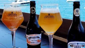 Dos cervezas de la marca Cap d'Ona, original de Argelès-sur-Mer.