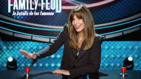 Nuria Roca presenta 'Family Feud: la batalla de los famosos' en Antena 3.