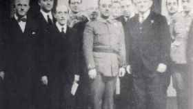 Johannes Bernhard (el segundo por la izquierda) junto con Francisco Franco