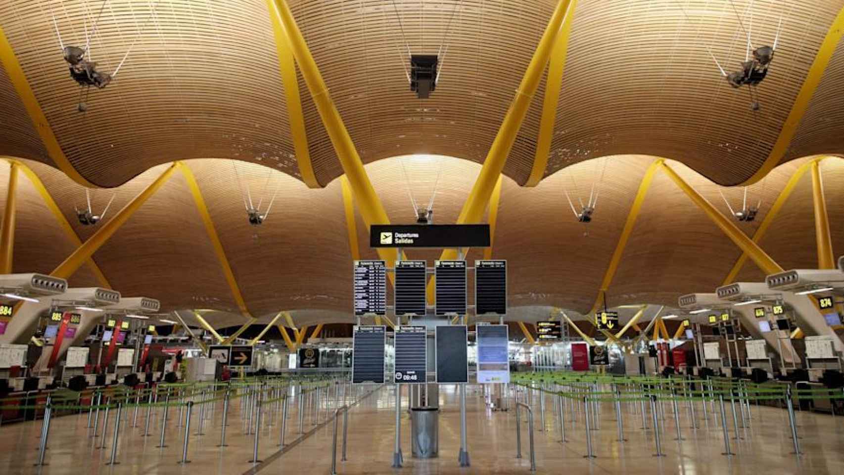 Imagen del aeropuerto de Barajas vacío.