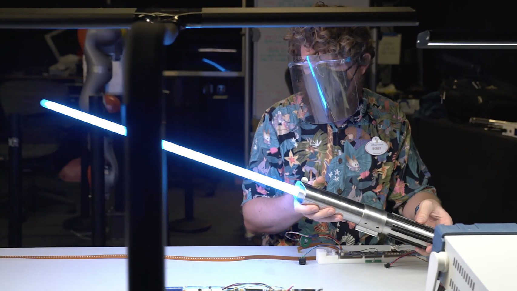 Disney revela su nueva espada láser real de Star Wars, y es espectacular