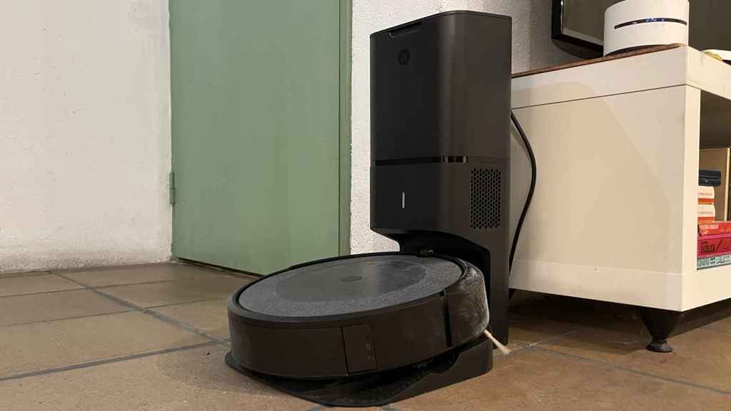 Roomba i3+ con la base de autovaciado