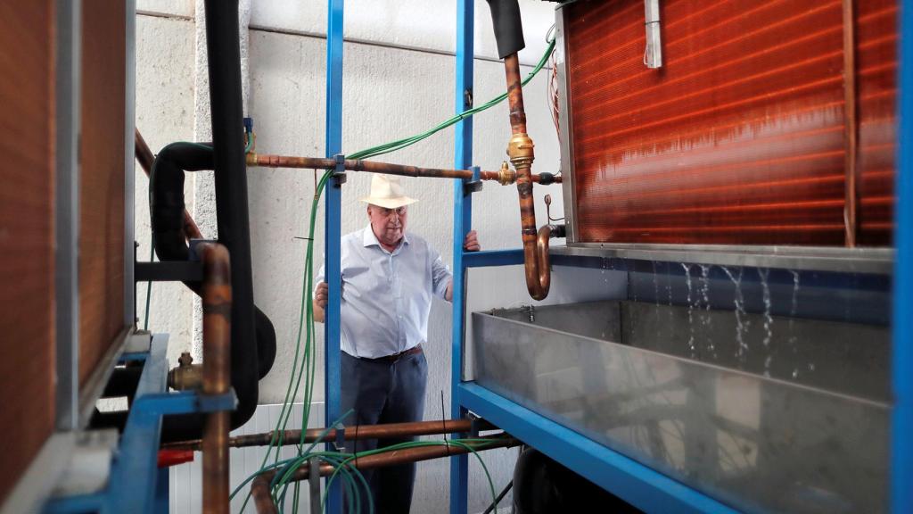 Enrique Veiga en su empresa.