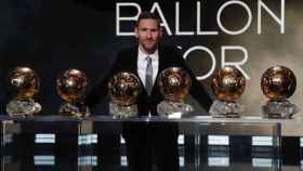 Leo Messi, junto a sus seis trofeos del Balón de Oro