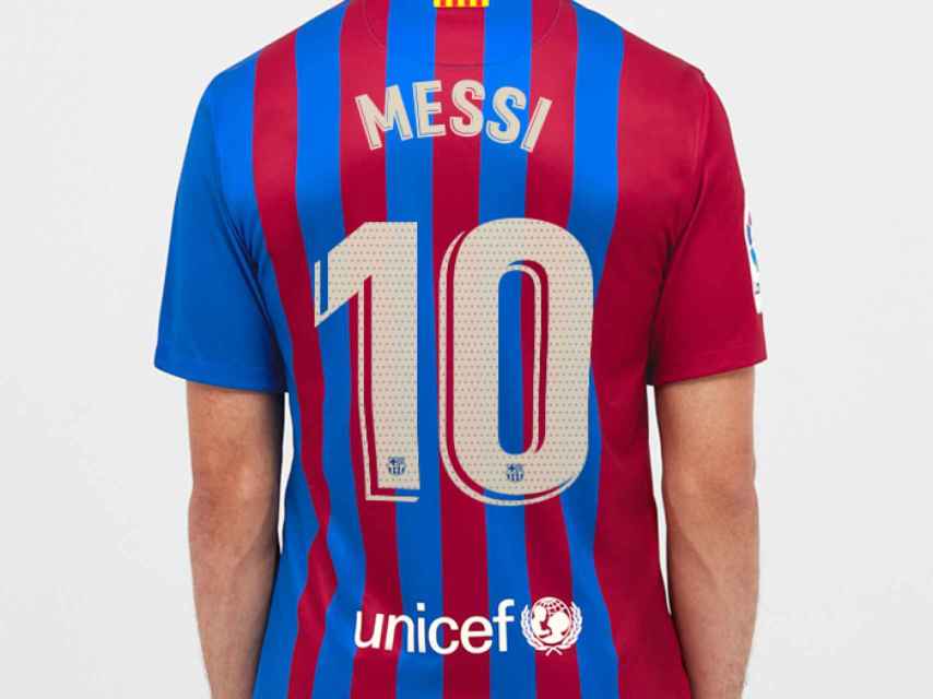 La camiseta de Leo Messi a la venta a pesar de haberse anunciado su marcha del Barça