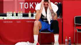 Doncic, desolado en el banquillo tras perder con Francia en los Juegos Olímpicos de Tokio 2020
