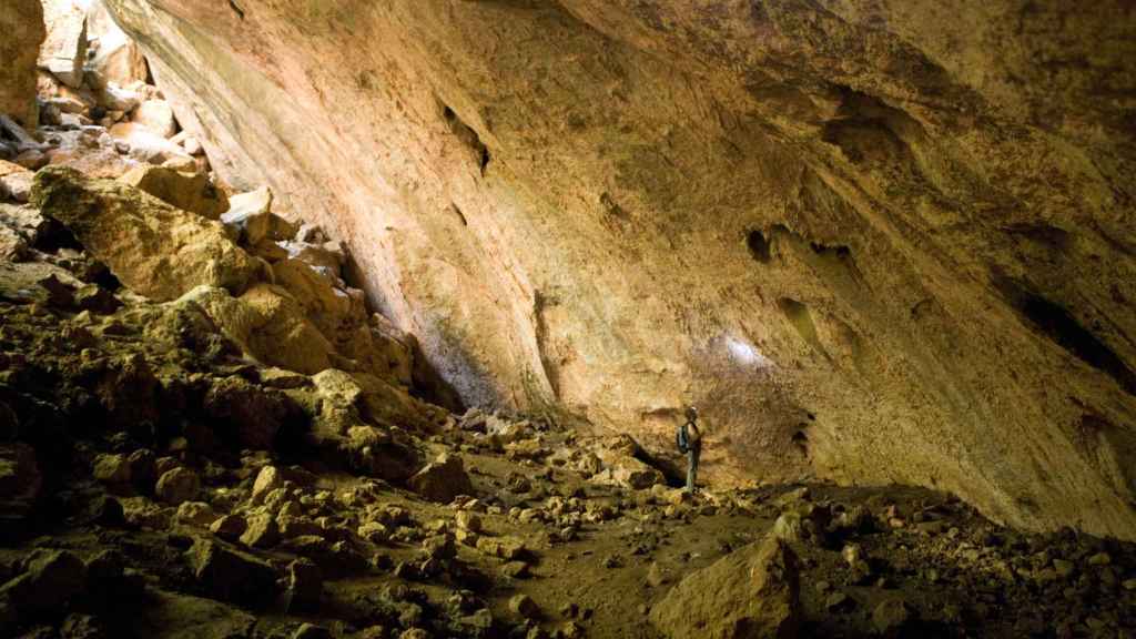 La amplitud de algunas de las cuevas malagueñas nos recuerda lo pequeños que somos.