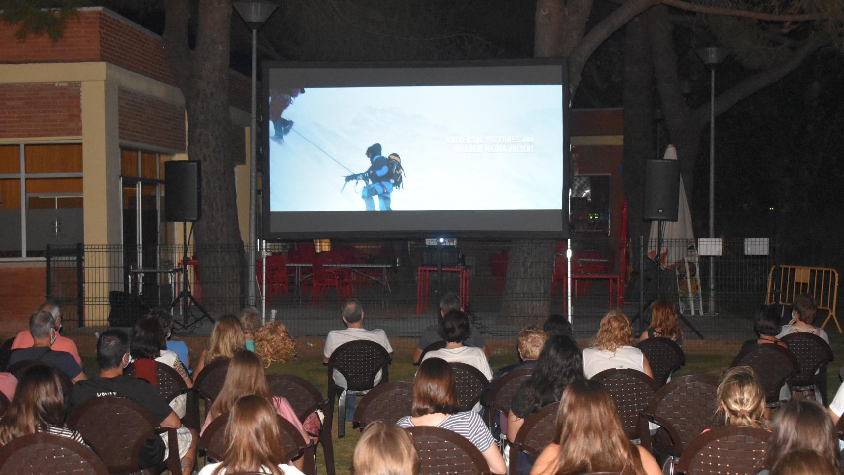 Las imágenes de este sábado en Castilla-La Mancha: cine de verano, arreglos, visitas...