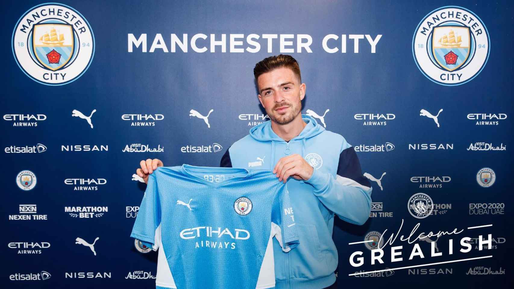 Grealish posa con la camiseta del Manchester City