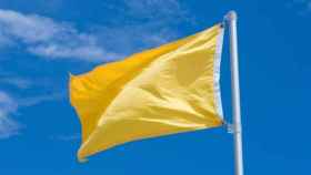 La bandera amarilla ondea en todas las playas de Málaga este por el terral.