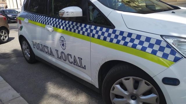 Un coche de la Policía Local en una foto de archivo.