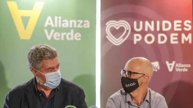 El coordinador de Alianza Verde, Juantxo López de Uralde, con su secretario de Estudios, Julià Álvaro.