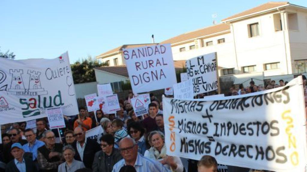 Manifestación en protesta por la falta de médicos en los pueblos.