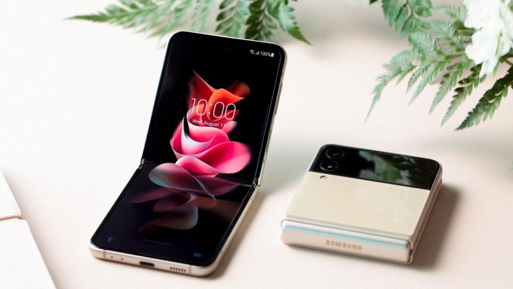 02_01_B2_Product_03_galaxyzflip3_5g_cream_H