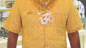 La camisa de oro que compró el prestamista indio Datta Phuge.