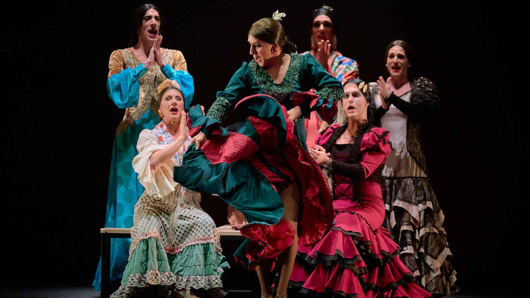 'Vida!!' es un espectáculo protagonizado por hombres travestidos de bailaora flamenca.