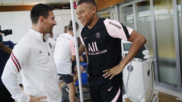 Leo Messi y Kylian Mbappé en el PSG