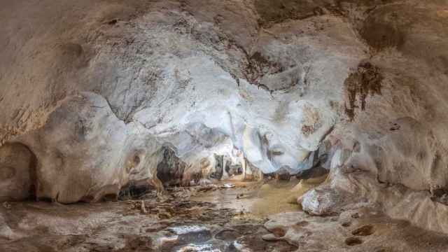 Estas son las imágenes difundidas en redes sociales animando a proteger la cueva de La Araña
