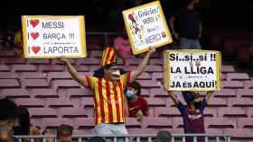 Aficionados del Barça en el Camp Nou recordando a Leo Messi