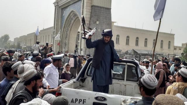 Grupo talibán en Kandahar, Afganistán.