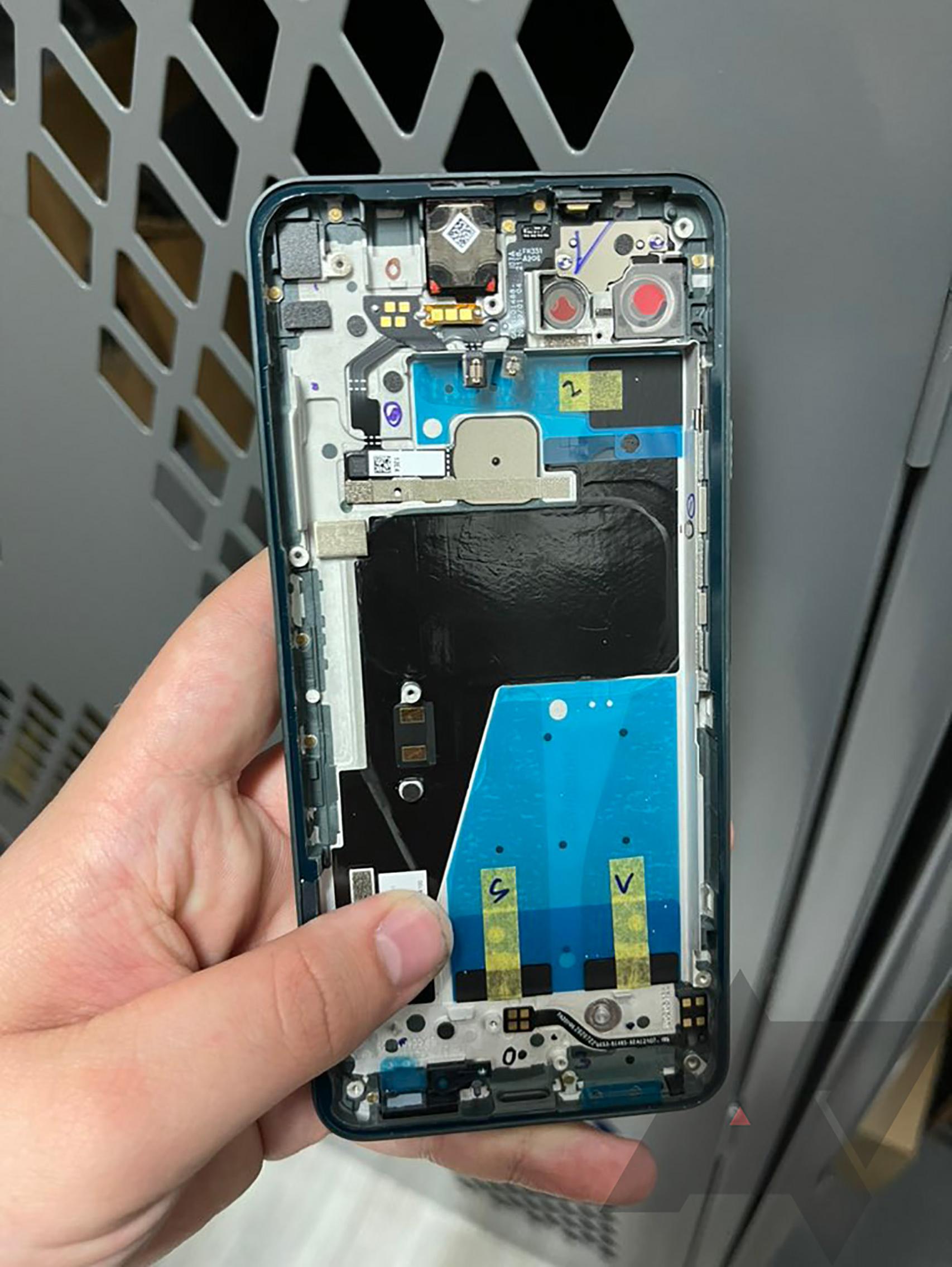 Pixel 5a internals