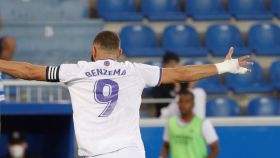 Karim Benzema celebra un gol con el Real Madrid en La Liga 2021/2022