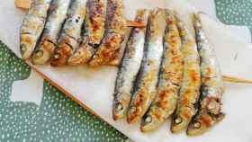 04 espetos de sardinas
