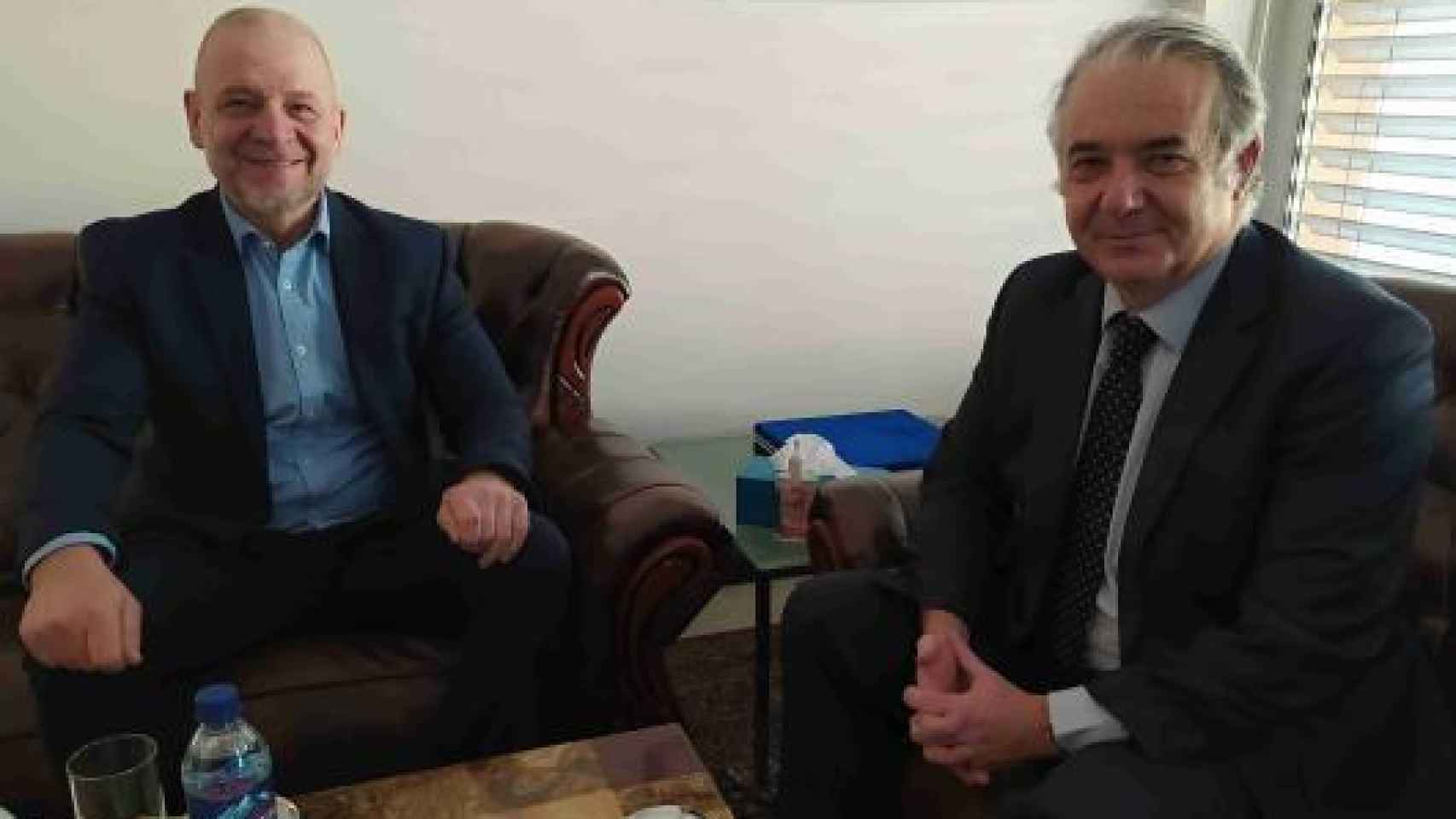 Ferrán (derecha) junto al embajador checo en Kabul.
