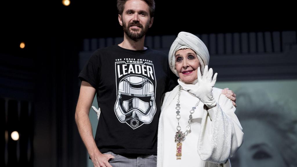Concha Velasco junto a su hijo Manuel.