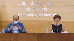 El viceconsejero de Salud Pública de Madrid, Antonio Zapatero, y la directora de Salud Pública, Elena Andradas.