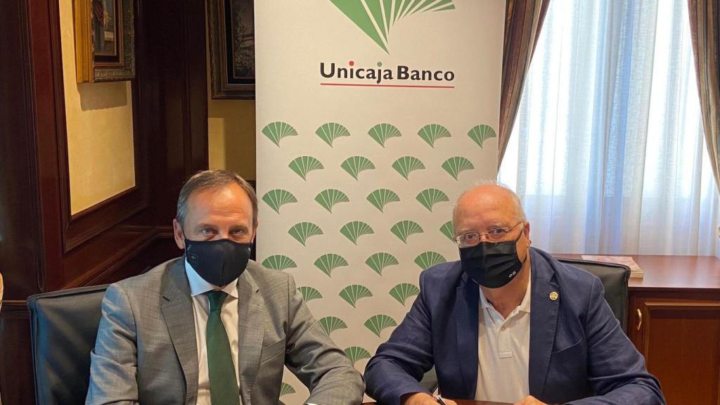 Firma del acuerdo de las Glorias con Unicaja.