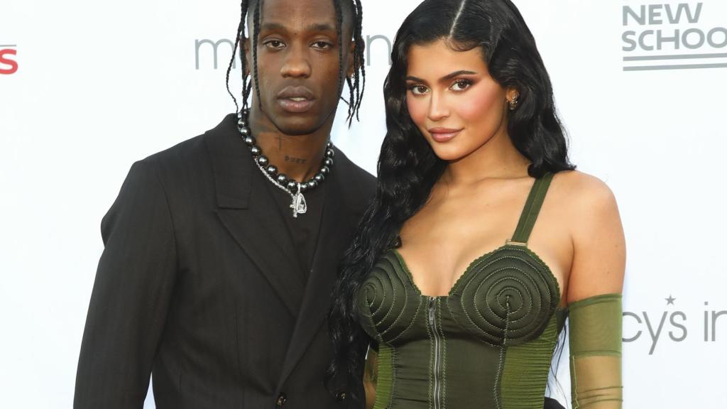 Kylie Jenner junto al rapero Travis Scott.