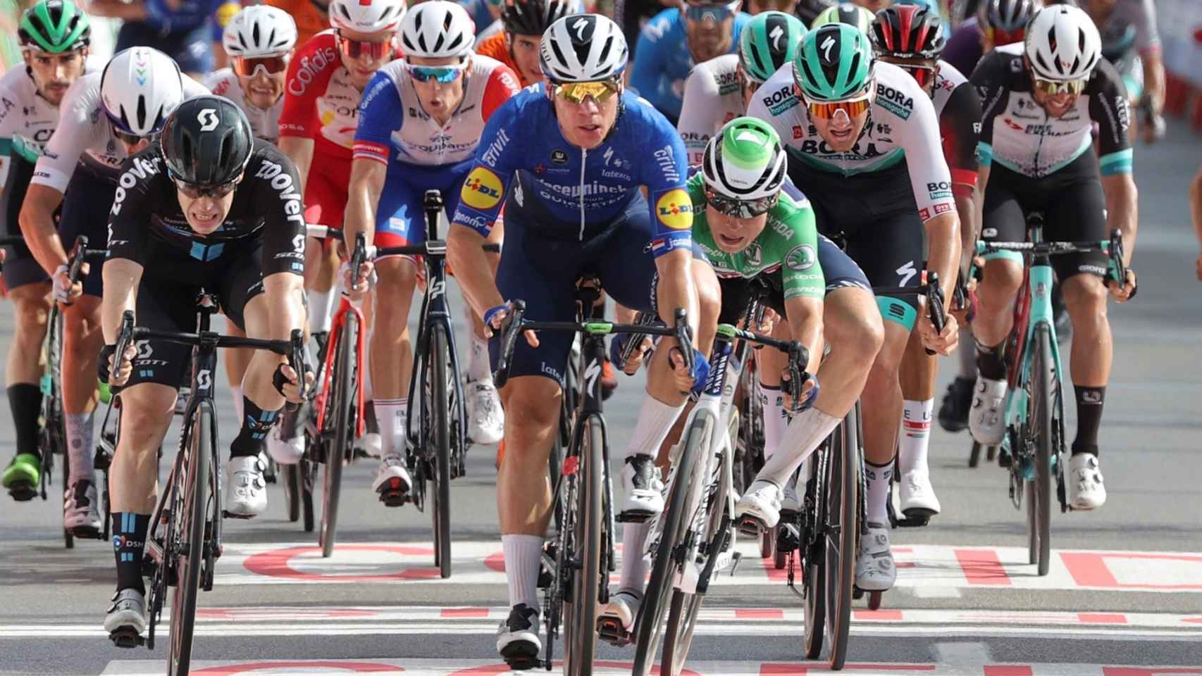 Fabio Jakobsen celebra su triunfo en la octava etapa de La Vuelta