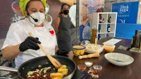 Blogueras, chefs y pasteleras rescatan recetas tradicionales en el Gran Mercado Sabor a Málaga
