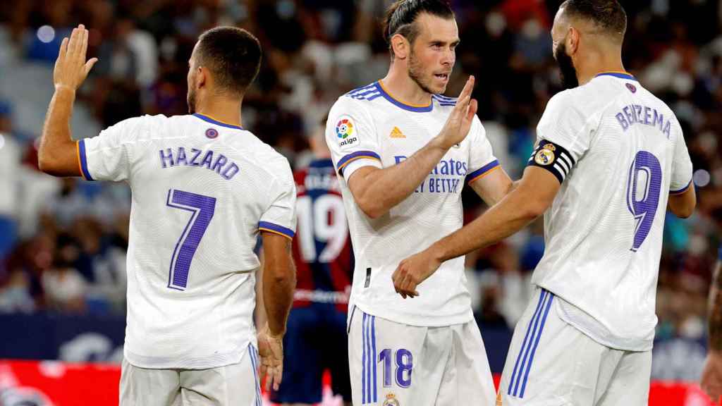 Eden Hazard, Gareth Bale y Karim Benzema celebran el gol del galés al Levante