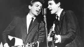 Don y Phil Everly en una actuación el 31 de julio de 1964