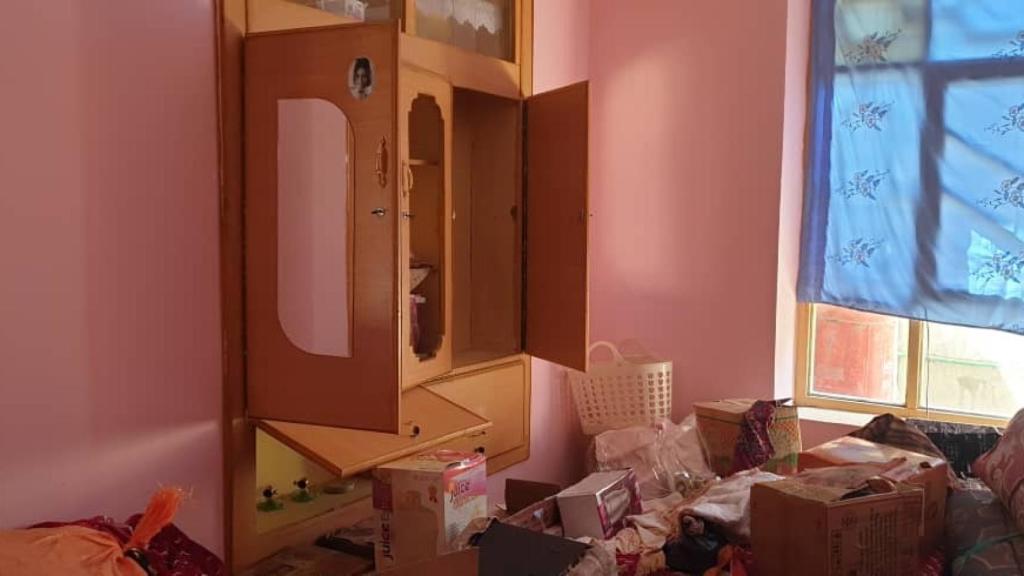 Estado del apartamento de Najiba en la provincia de Helmand tras el saqueo de los talibanes.s.