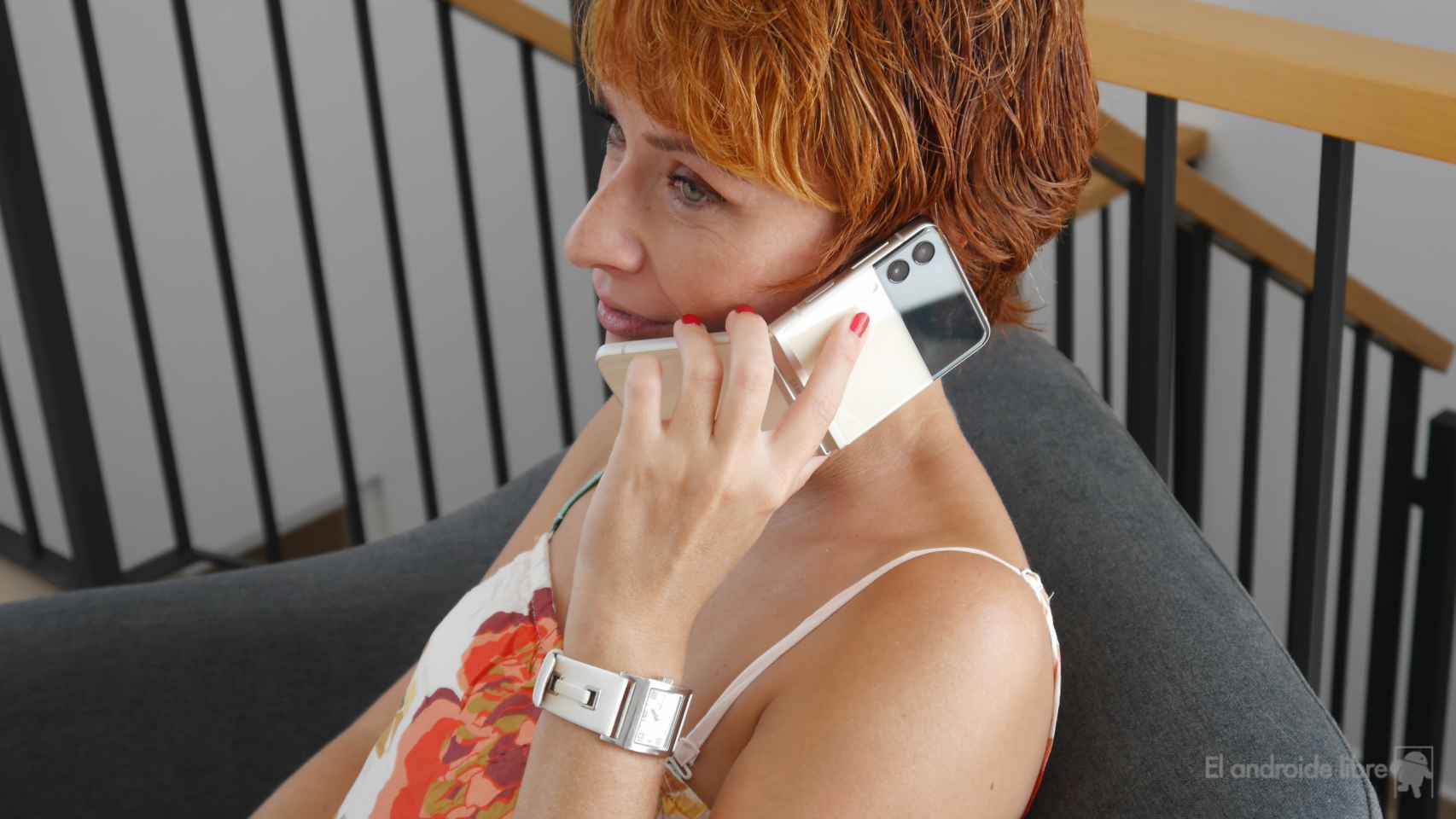 El Samsung Galaxy Z Flip 3 se ajusta a la cara en las llamadas