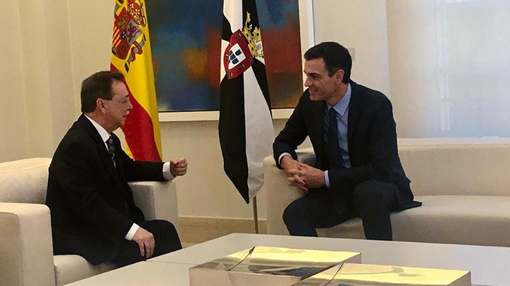 Juan Jesús Vivas, presidente de Ceuta, en Moncloa con Pedro Sánchez.