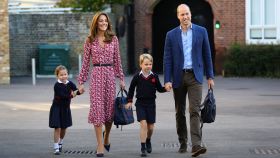 Los duques de Cambridge acompañando a George y Charlotte en su primer día de colegio, en 2019.