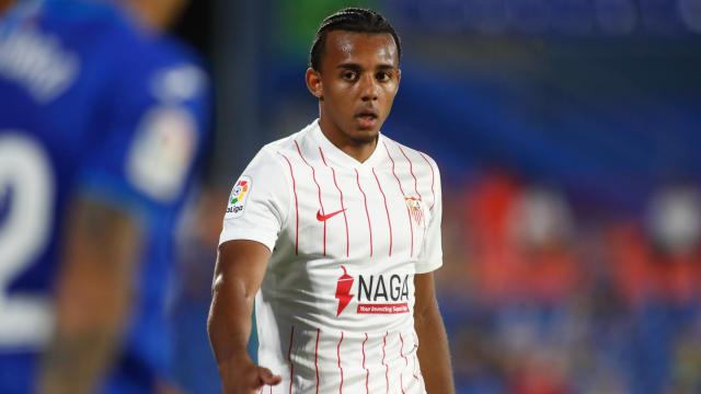 Julen Koundé, en un partido con el Sevilla en la temporada 2021/2022