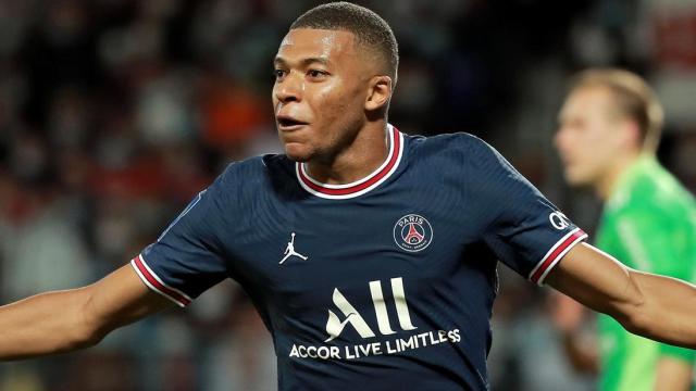 Kylian Mbappé celebra un gol con el PSG en la temporada 2021/2022