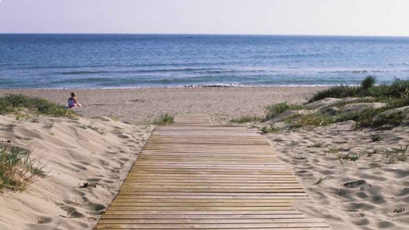 Entre los arenales de Marbella también hay espacio para las playas más tranquilas como la de Realejo.