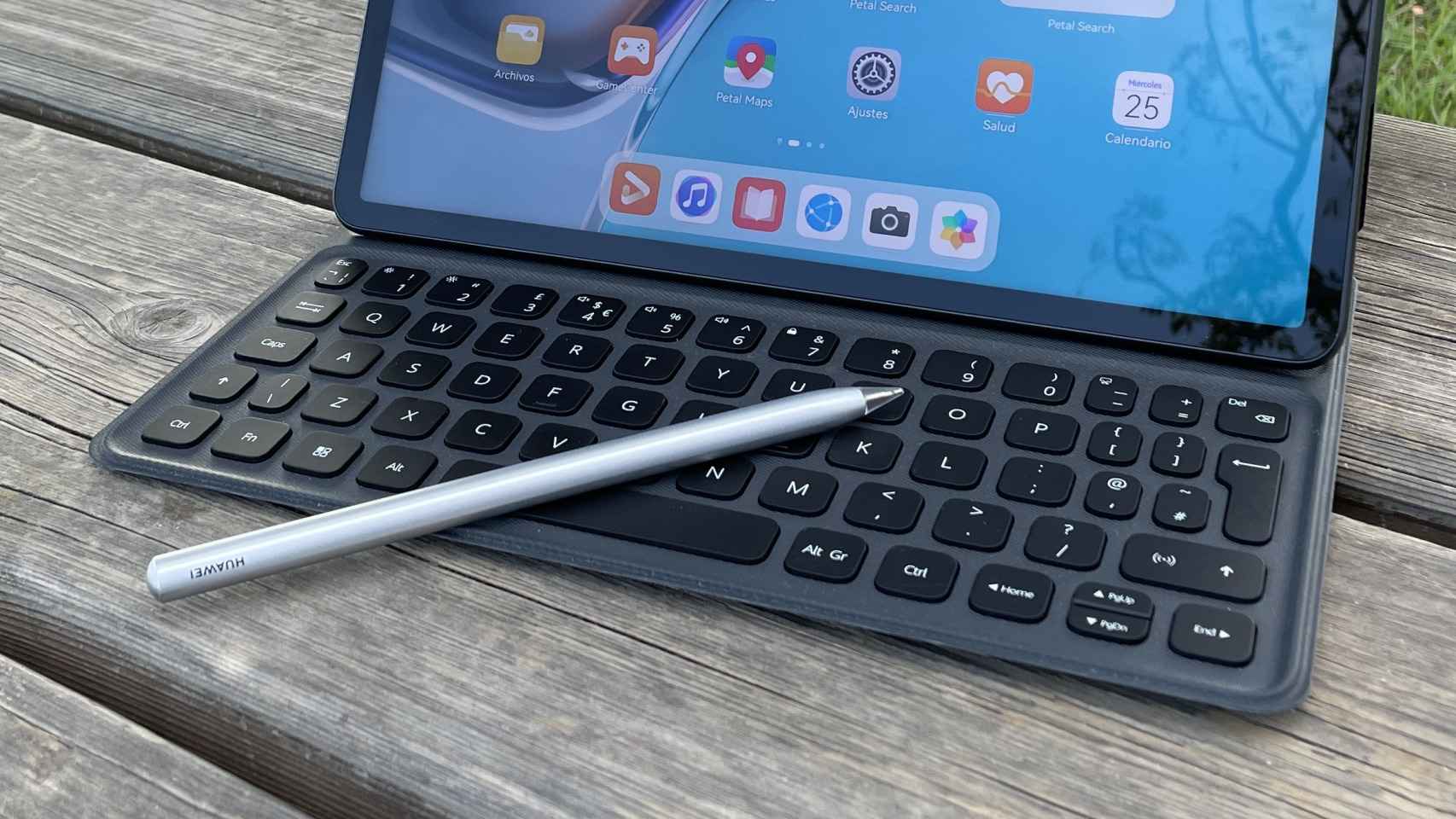 M-Pencil sobre el teclado de la Huawei MatePad 11