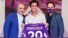 Álvaro Odriozola, con su nueva camiseta de la Fiorentina