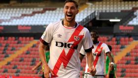 Comesaña celebra un gol con el Rayo Vallecano