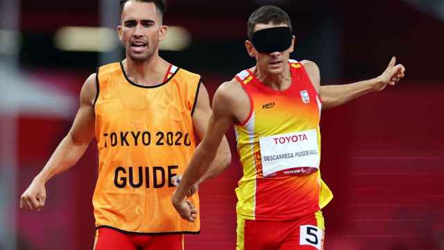 Gerard Descarrega junto a su acompañante Guillermo Rojo Gil en la prueba de 400 metros