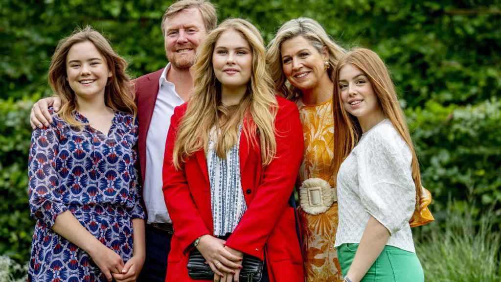 Alexia de Holanda, junto a sus padres y sus hermanas, en el posado del pasado julio.